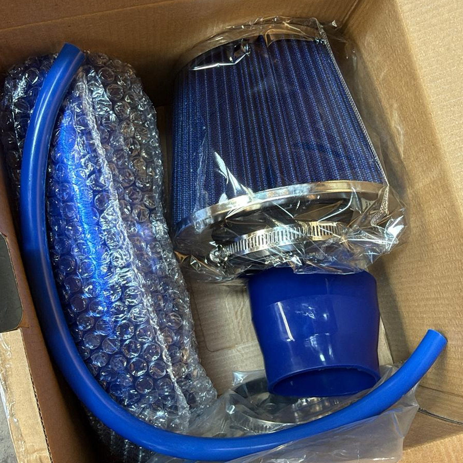 FILTRO DE AIRE CÓNICO CON CAÑO ADMISIÓN DIRECTA - NEGRO / AZUL